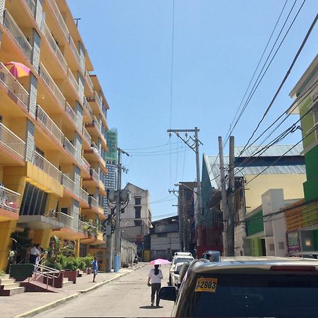 Crossroads Hostel Manila Mandaluyong Exterior foto