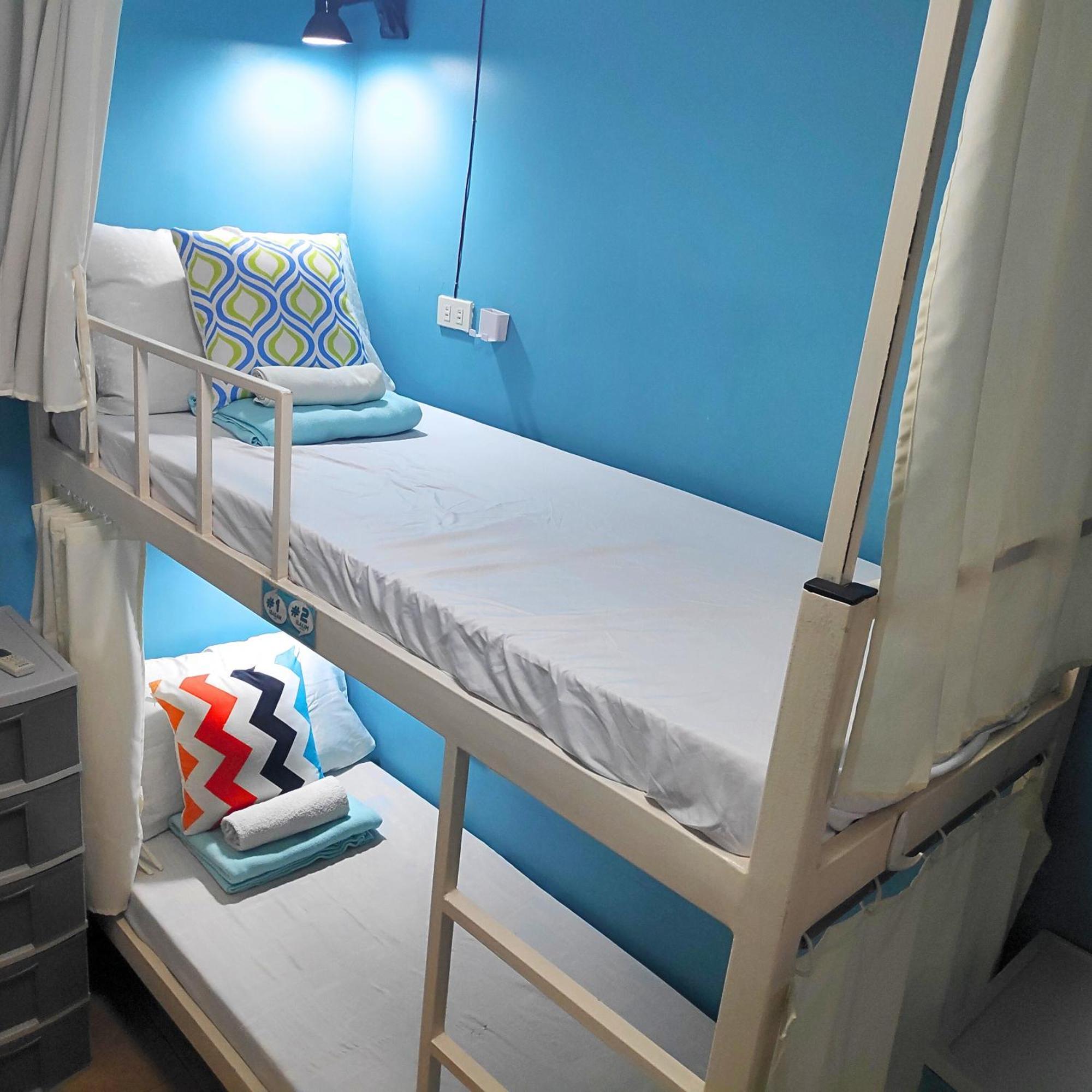 Crossroads Hostel Manila Mandaluyong Exterior foto