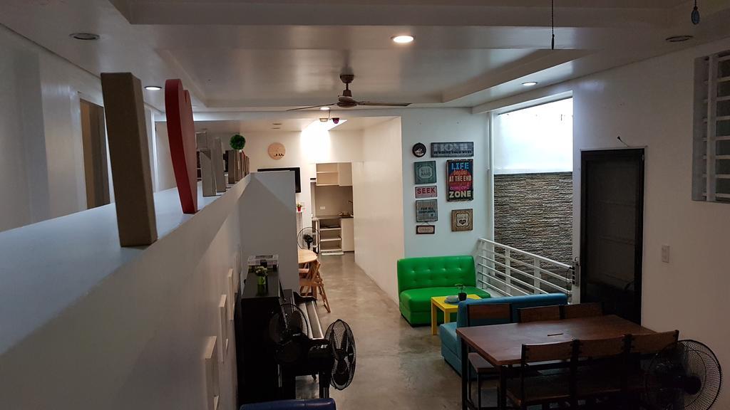 Crossroads Hostel Manila Mandaluyong Exterior foto