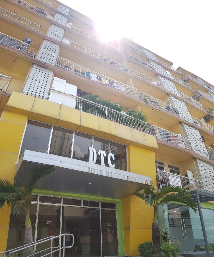 Crossroads Hostel Manila Mandaluyong Exterior foto