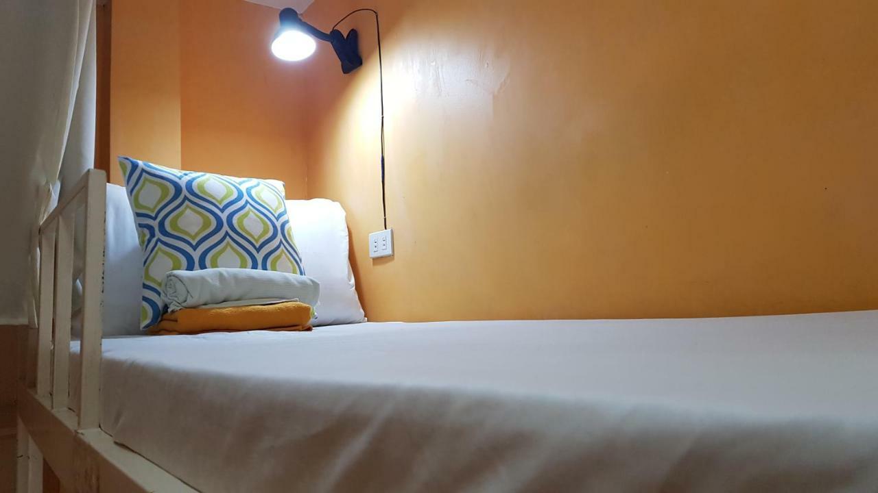 Crossroads Hostel Manila Mandaluyong Exterior foto